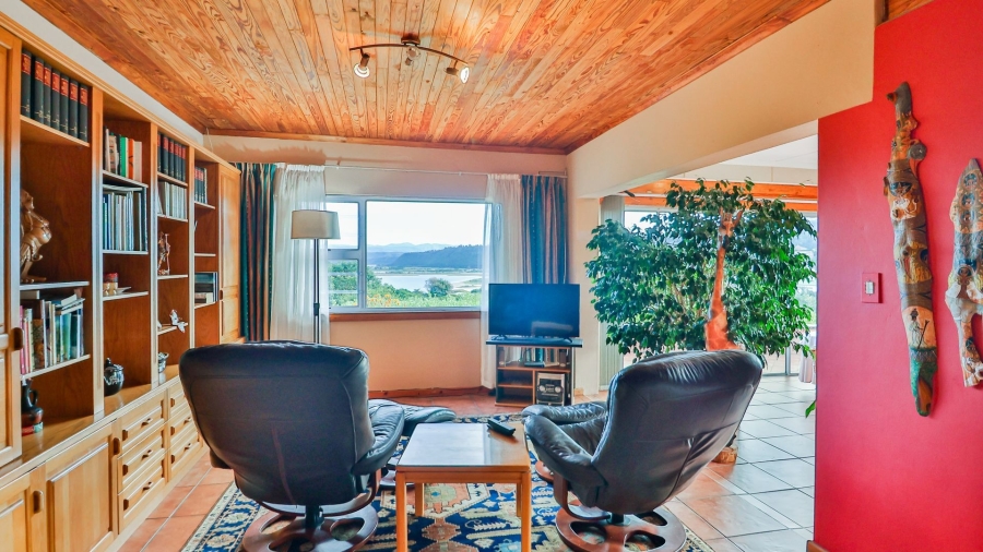 4 Bedroom Property for Sale in Kingfisher Creek Western Cape
